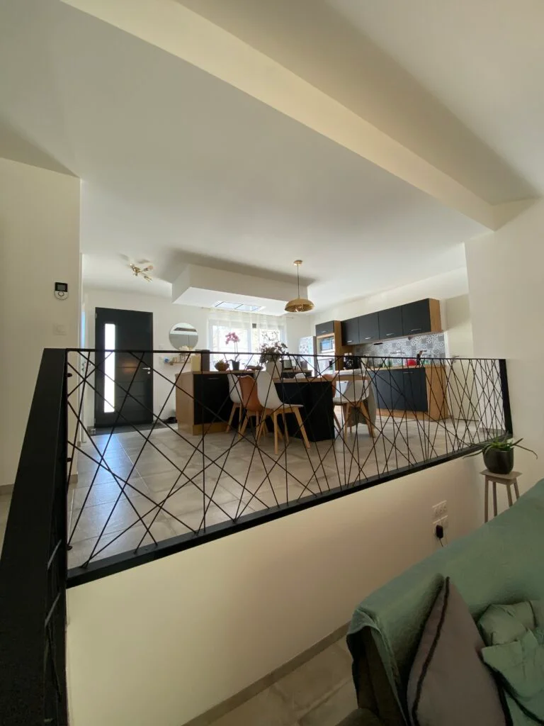 Garde-corps métal noir avec motifs croisés intérieur